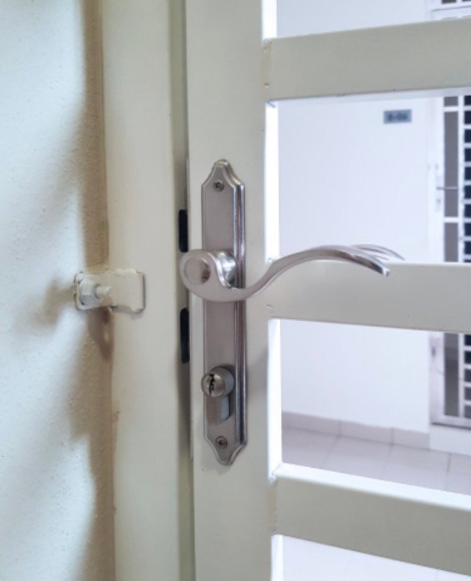 grill door lock